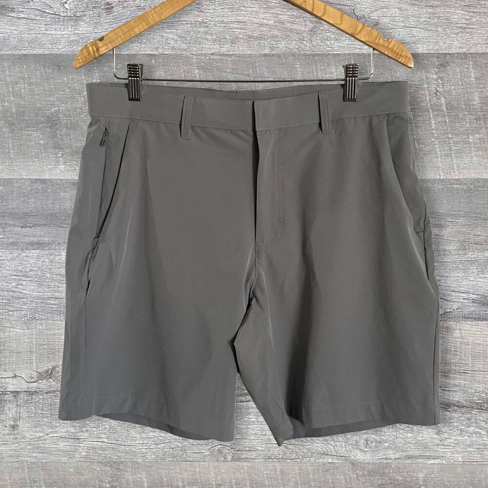 Fabletics Athletic Chino Short Mens 33 Grey Stretch Performance Casual Golf